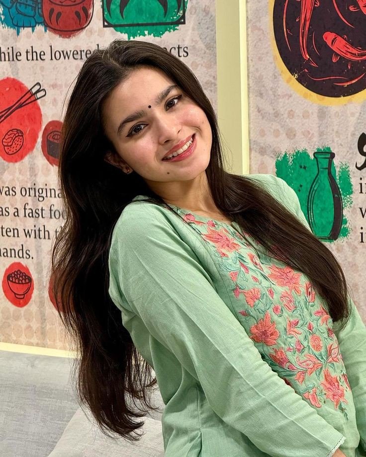 Cute-Artistic-Girl-Photo Cute-Artistic-Girl-Photo