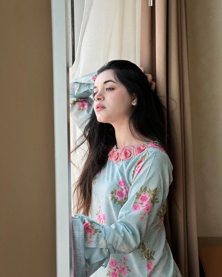 Elegant-Girl-DP Elegant-Girl-DP