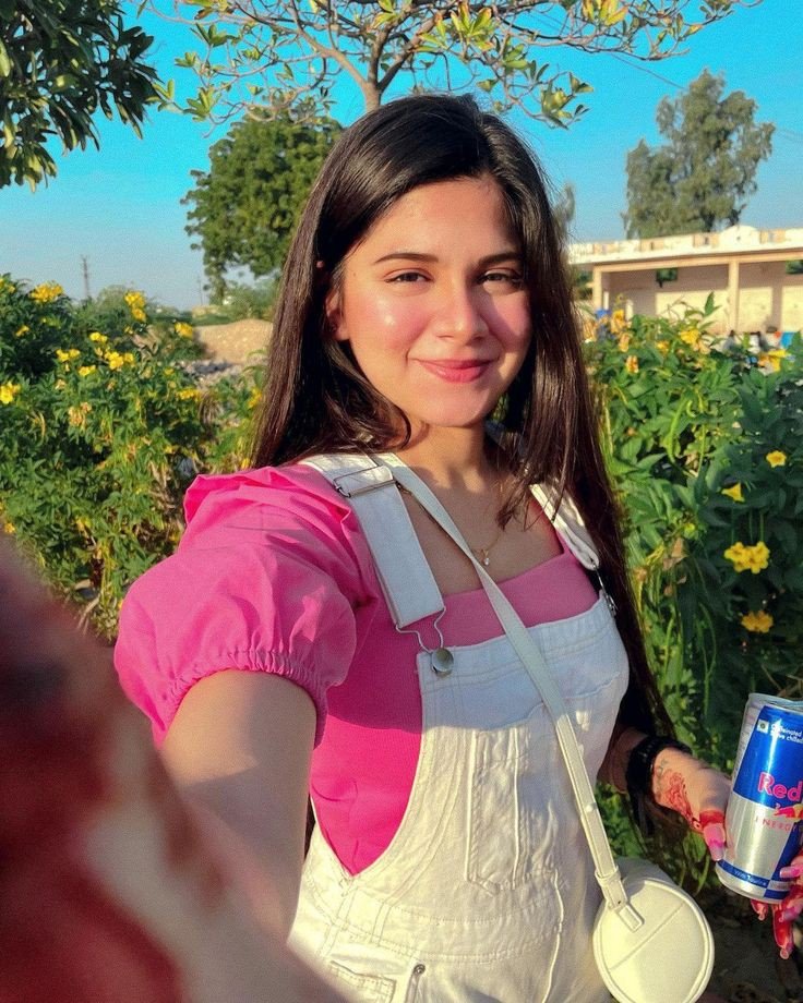 Elegant-Instagram-DP-for-Girls Elegant-Instagram-DP-for-Girls