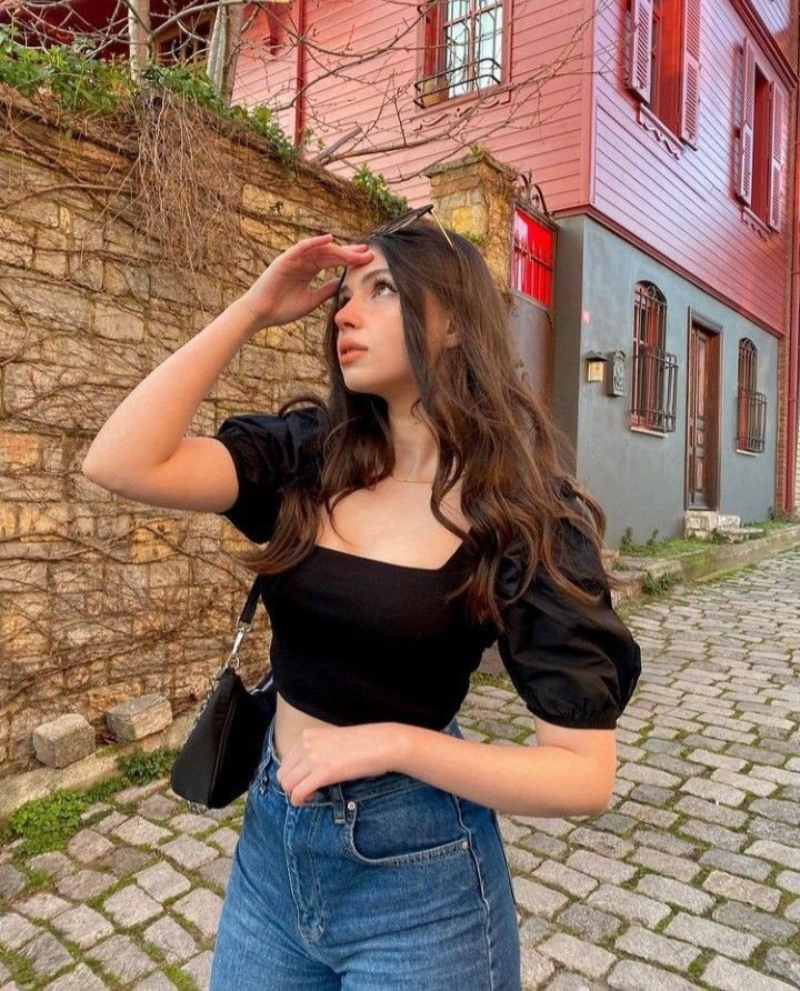 Elegant-Instagram-DP-for-Girls Elegant-Instagram-DP-for-Girls