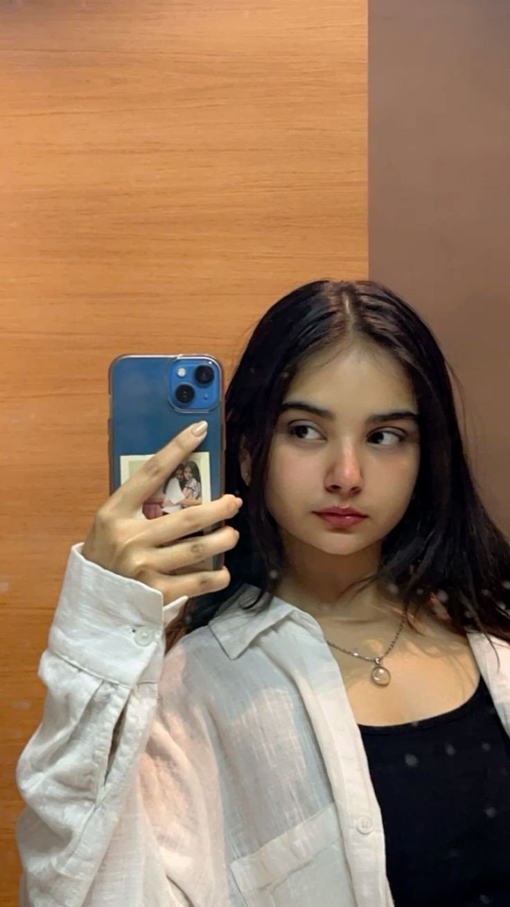 Happy-Selfie-Girl-DP Happy-Selfie-Girl-DP