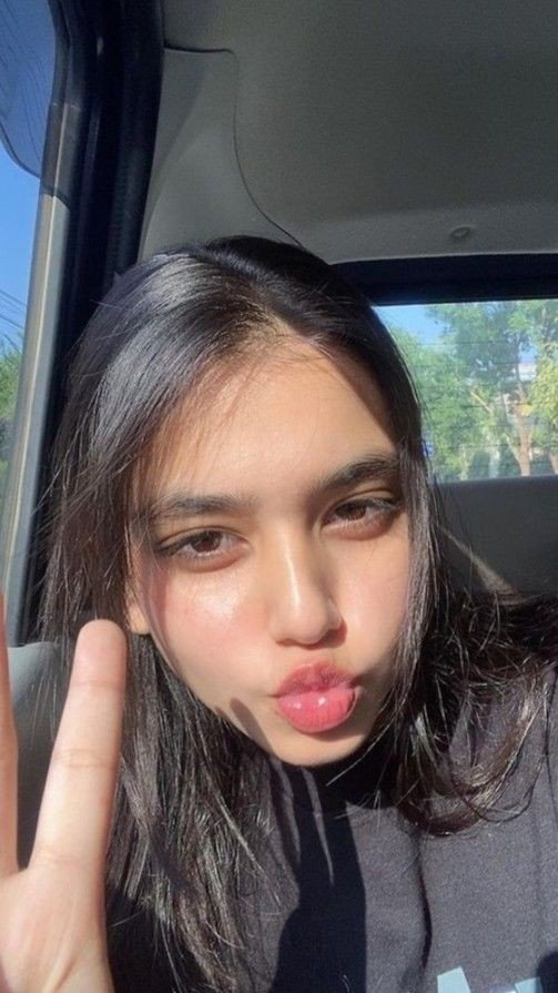 Instagram-Girl-DP Instagram-Girl-DP
