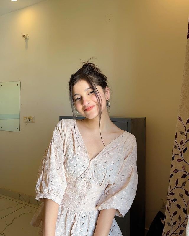 Modern-Look-Girl-Pic Modern-Look-Girl-Pic