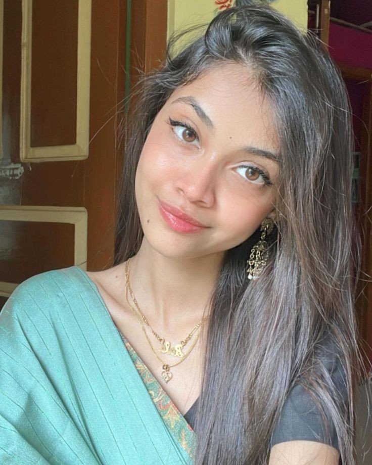 Social-Media-Girl-DP Social-Media-Girl-DP