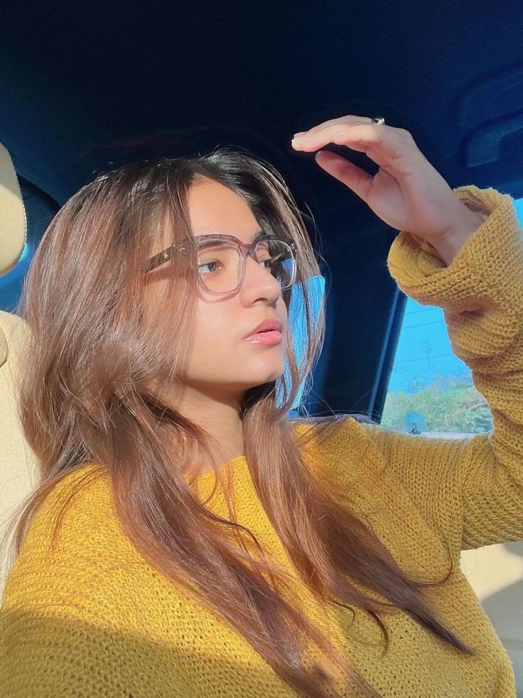 Stylish-Hair-Girl-Pic Stylish-Hair-Girl-Pic