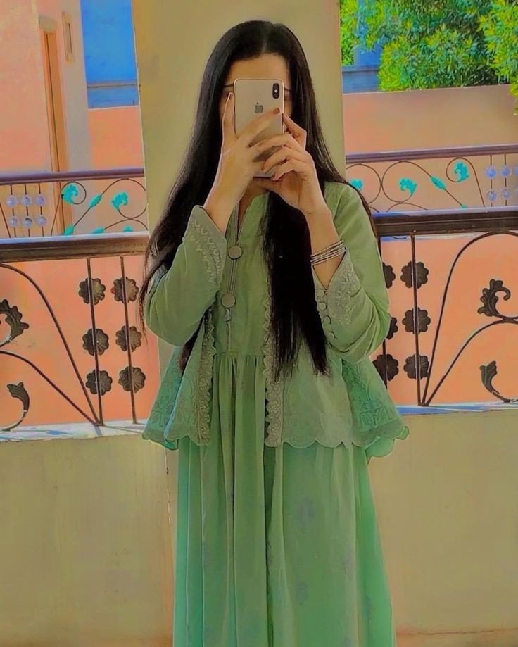 Trendy-Fashion-Girl-Pic Trendy-Fashion-Girl-Pic