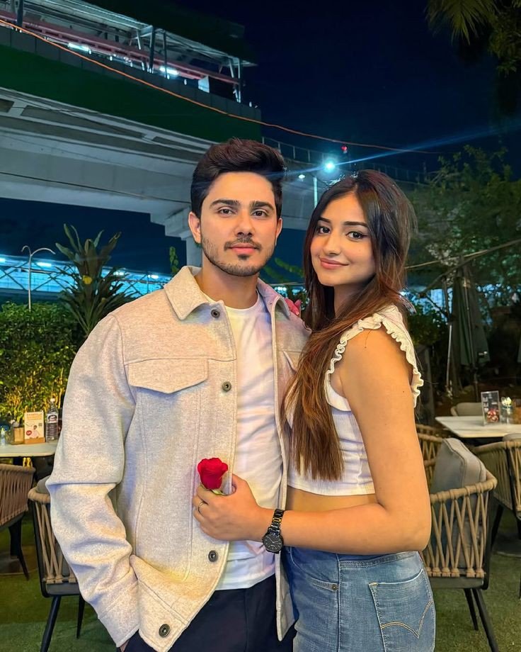 anime-couple-dp-for-instagram-half-half anime-couple-dp-for-instagram-half-half