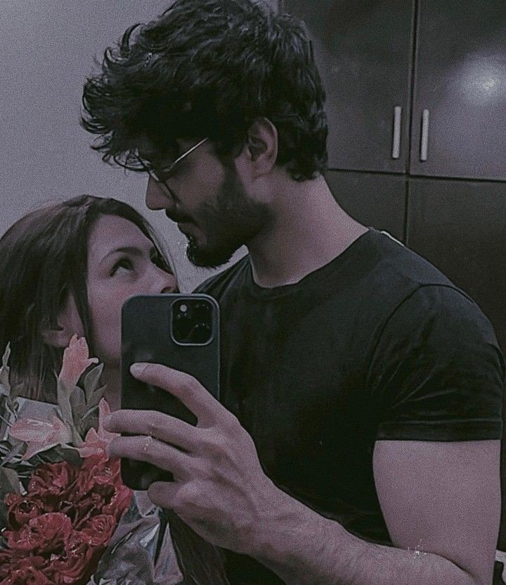 couple-dp-black-background couple-dp-black-background