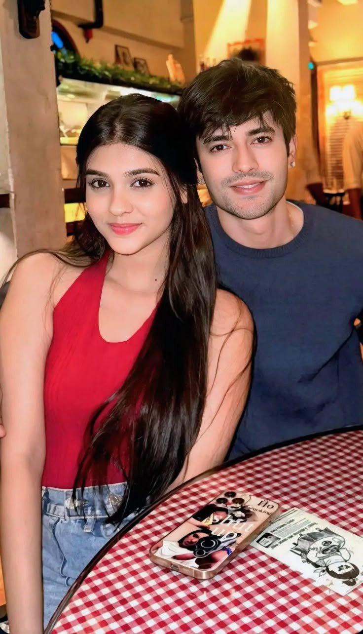 cute-couple-dp-for-instagram-half-half cute-couple-dp-for-instagram-half-half