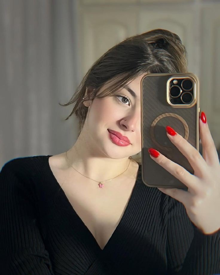 Smiling-Instagram-Girl-DP Smiling-Instagram-Girl-DP