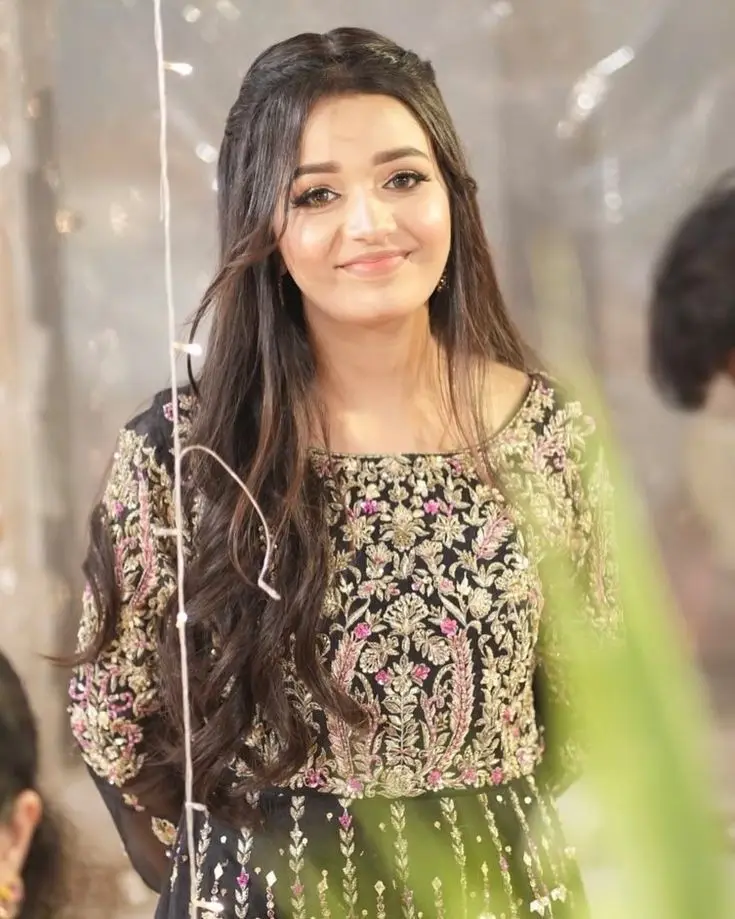 ladki-ki-photo-blur ladki-ki-photo-blur